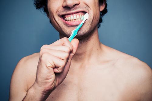國外研究顯示，患有牙周病的男性發生勃起困難的機率，是牙周健康者的2倍，不可輕忽牙周病的潛在危害。